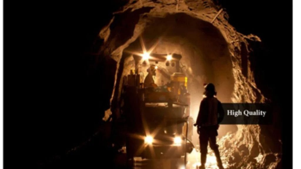 Underground mining vehicle in tunnel operation – GEMS Parts supplier of underground mining equipment and spare parts